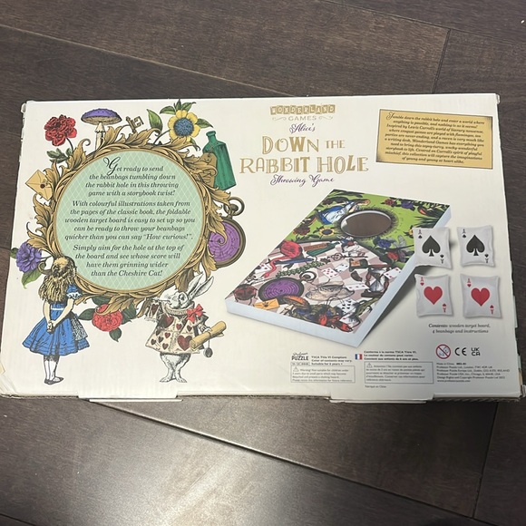 Down the rabbit Hole - Alice in Wonderland throwing game - Picture 9 of 11